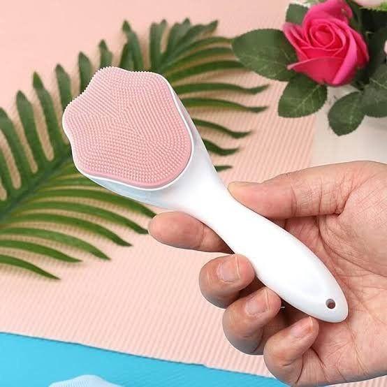 Electric Facial Cleanser Brush – Deep Pore Cleansing & Massage Tool